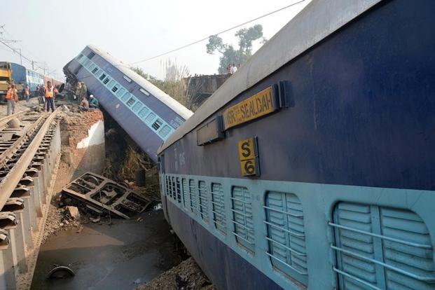 railwayssuspendfourstaffmembersinconnectionwithlastweekssealdahajmerexpressderailment